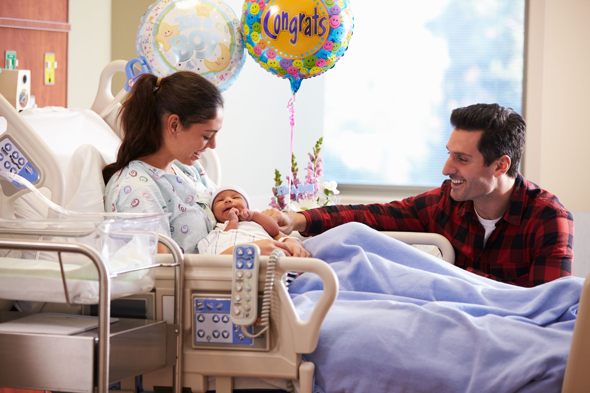 A couple with their newborn in the hospital. | Source: Shutterstock
