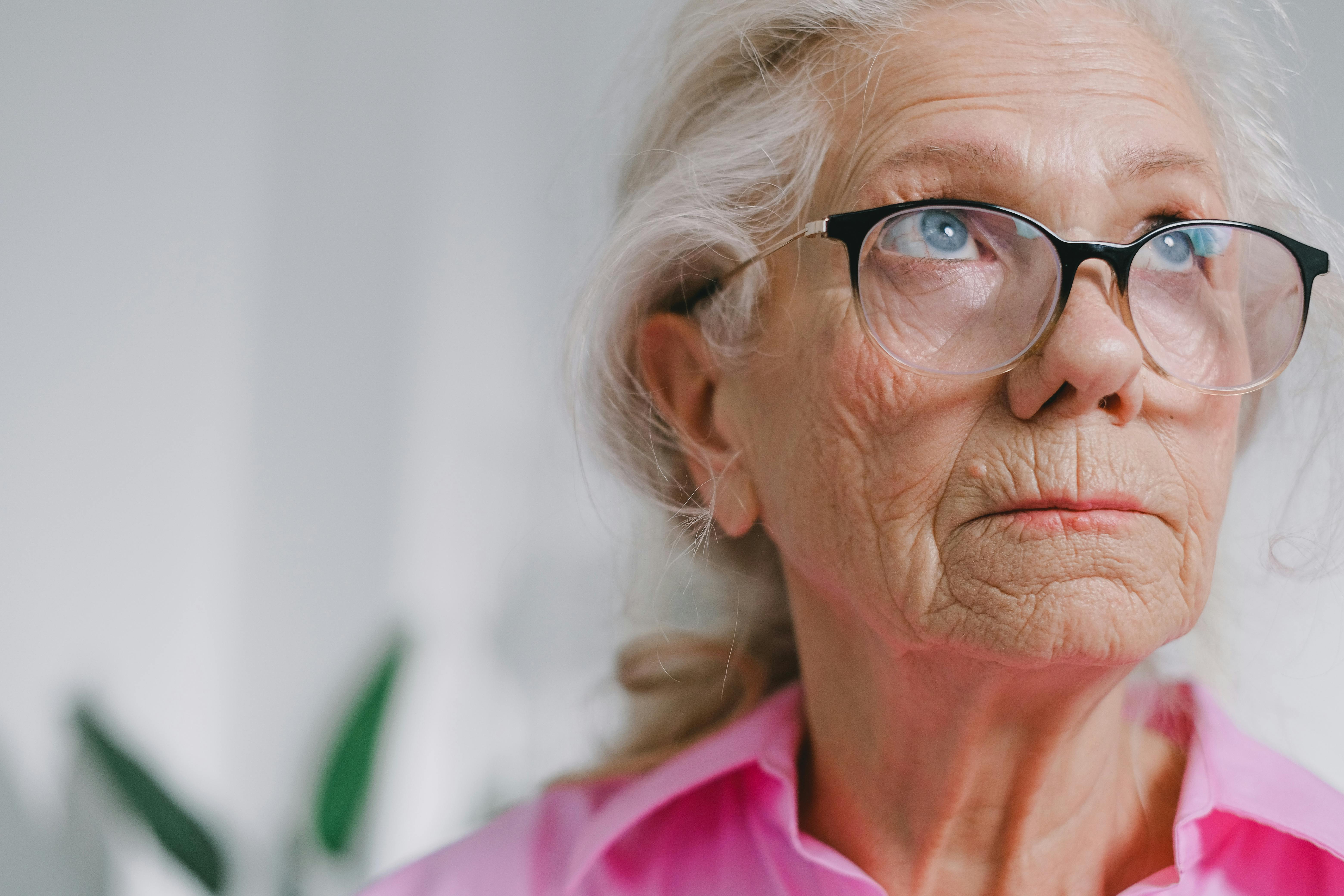 A serious woman looking at someone | Source: Pexels