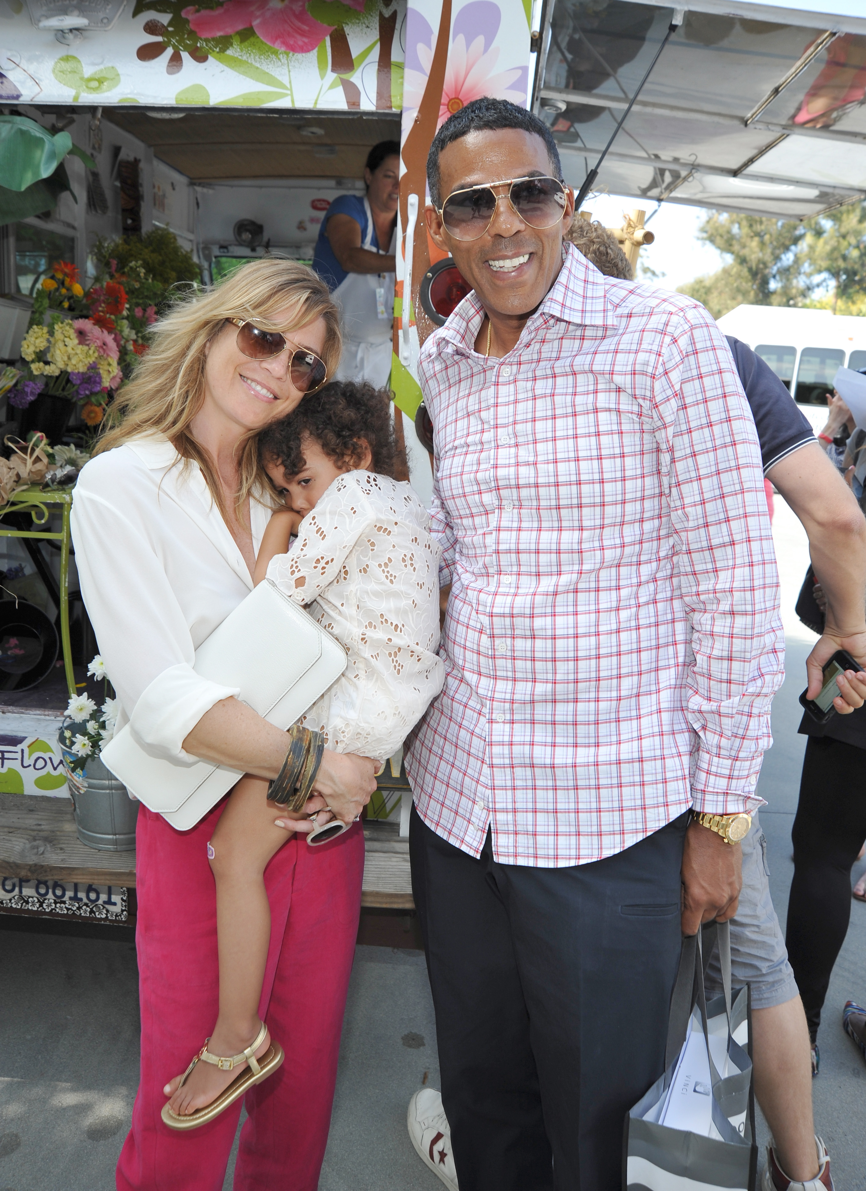 Ellen Pompeo hält ihre Tochter Stella Luna Pompeo Ivery im Arm, zusammen mit ihrem Mann Chris Ivery beim 1st Annual Children Mending Hearts Style Sunday am 9. Juni 2013 in Beverly Hills, Kalifornien. | Quelle: Getty Images