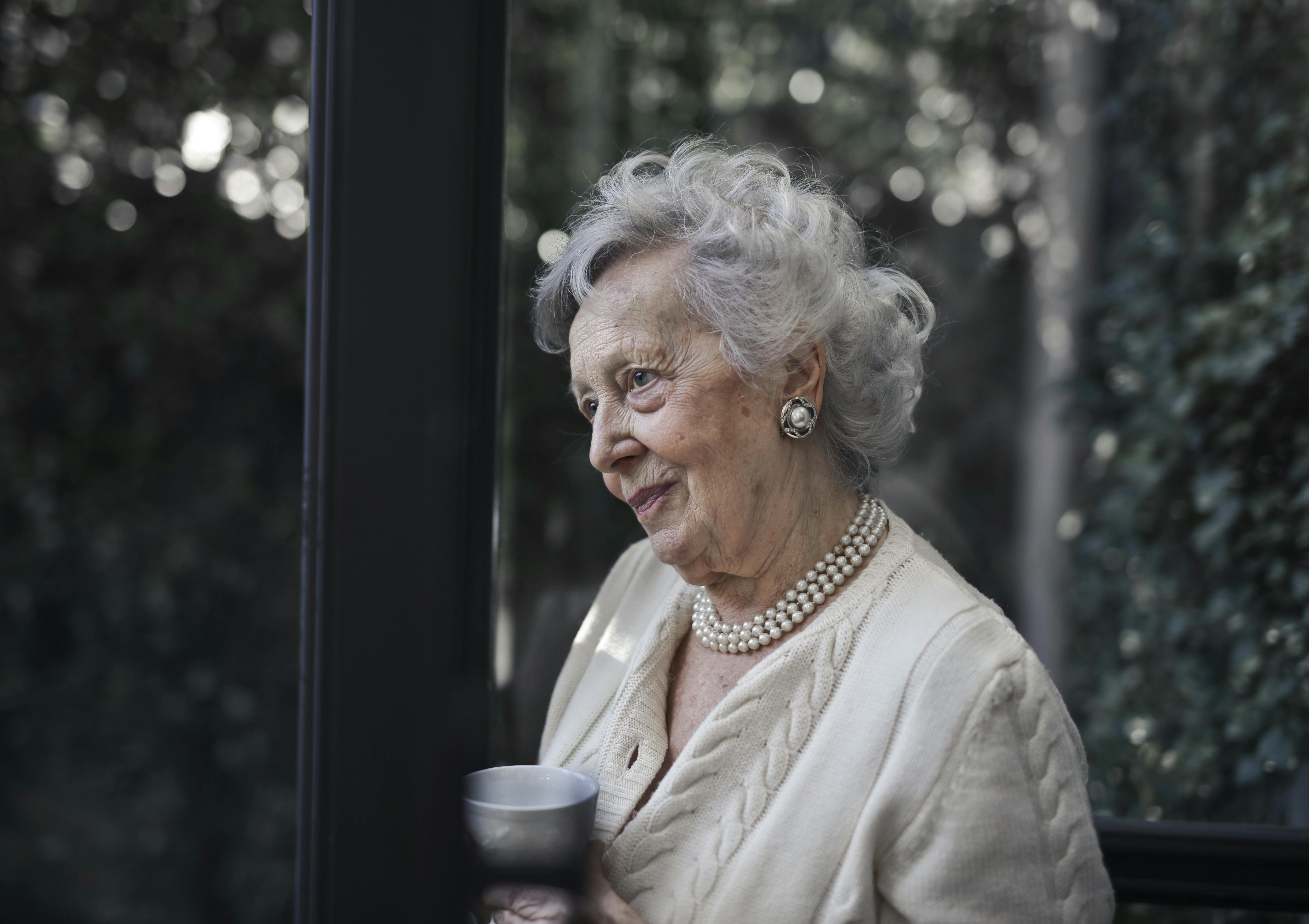 An elderly woman drinking tea | Source: Pexels