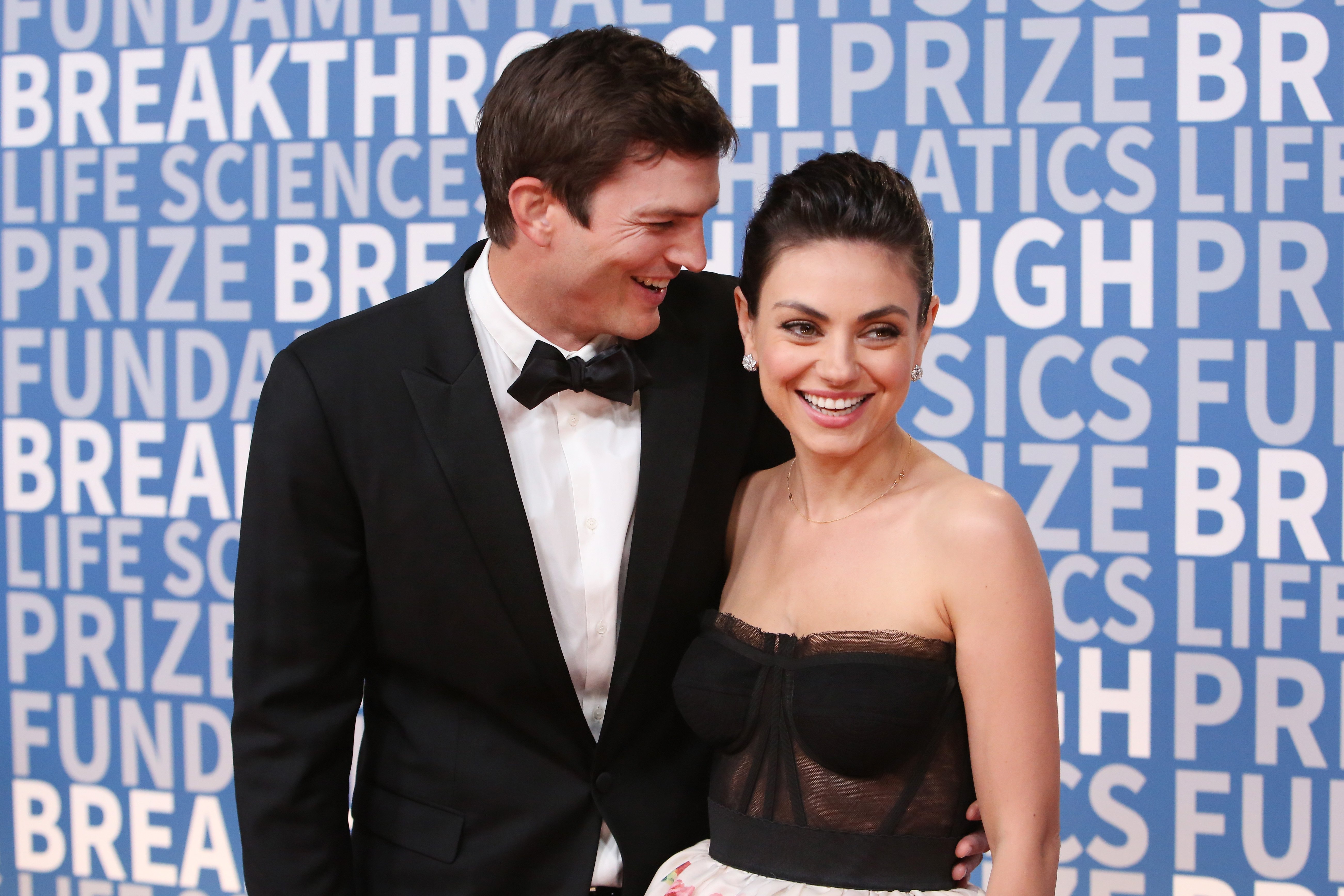 Ashton Kutcher and Mila Kunis pictured at the 2018 Breakthrough Prize at NASA Ames Research Center, 2017, Mountain View, California. | Photo: Getty Images