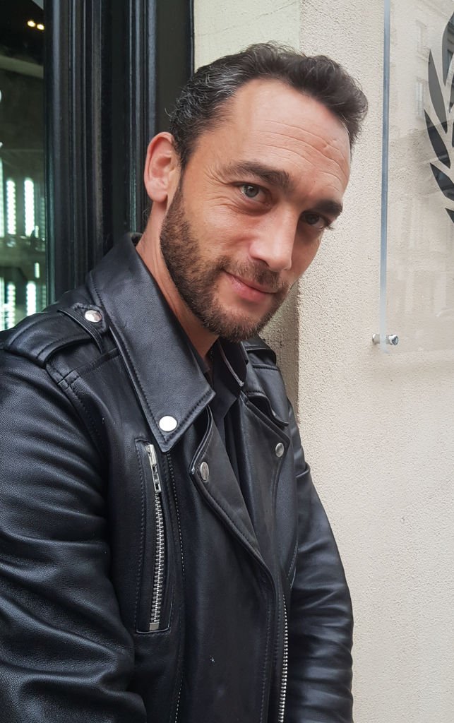 Le chanteur Jean-Baptiste Guegan. | Photo : Getty Images
