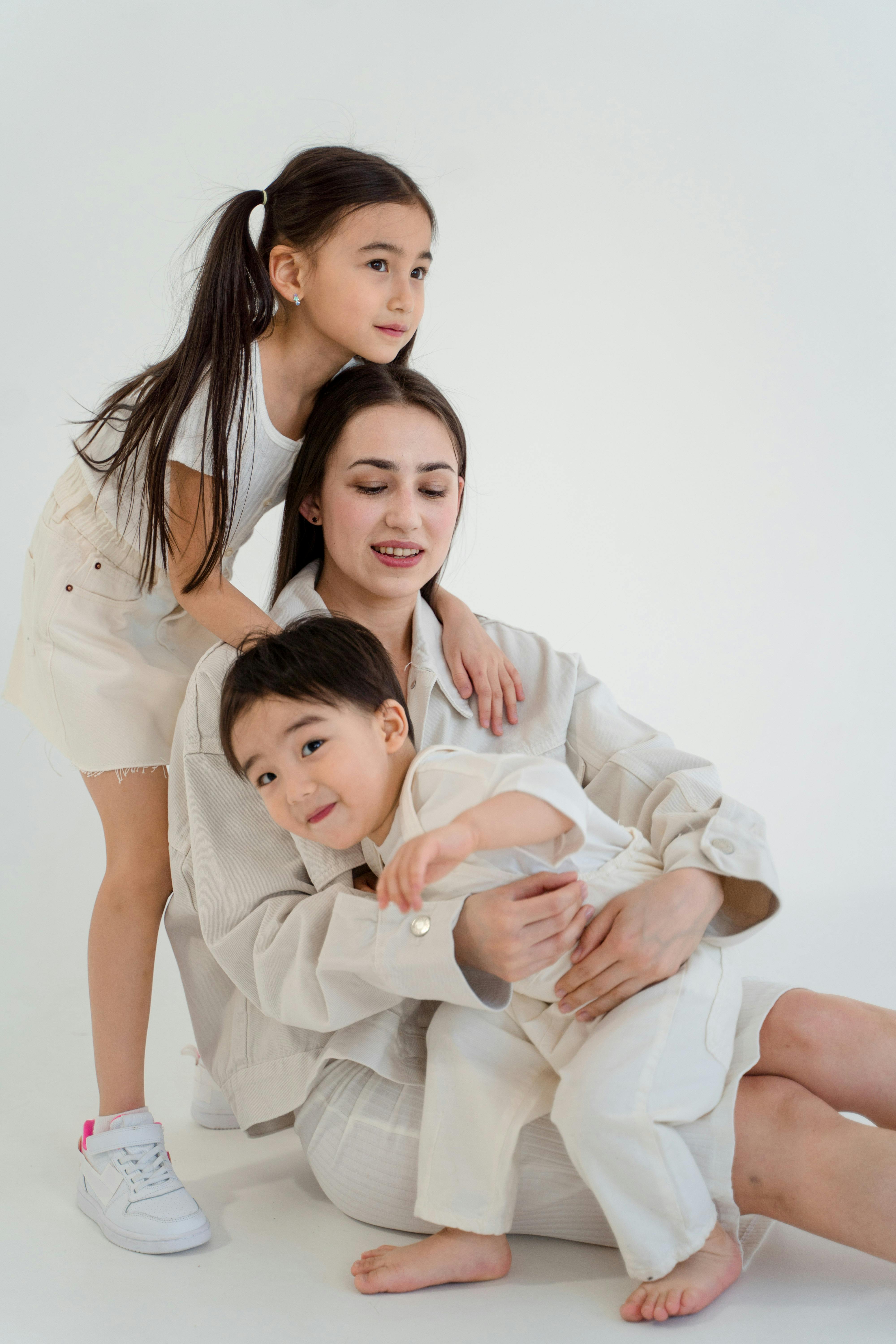 A happy mother with her children | Source: Pexels