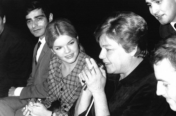 Simone Signoret et sa fille Catherine Allégret en novembre 1965 en France. | Photo : Getty Images