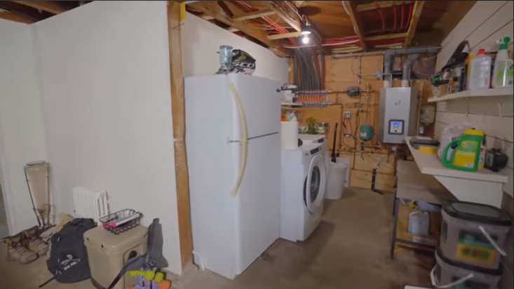 The basement/laundry room. | Source: youtube.com/@manekimteams62