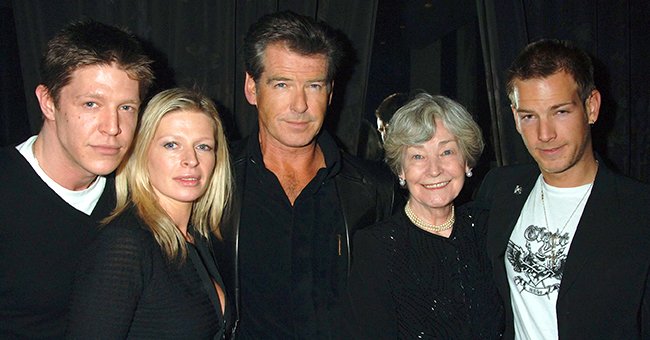 Christopher Brosnan, Charlotte Brosnan, their father Pierce Brosnan, and Sean Brosnan at the movie premiere of "The Matador" in 2005. | Photo: Getty Images