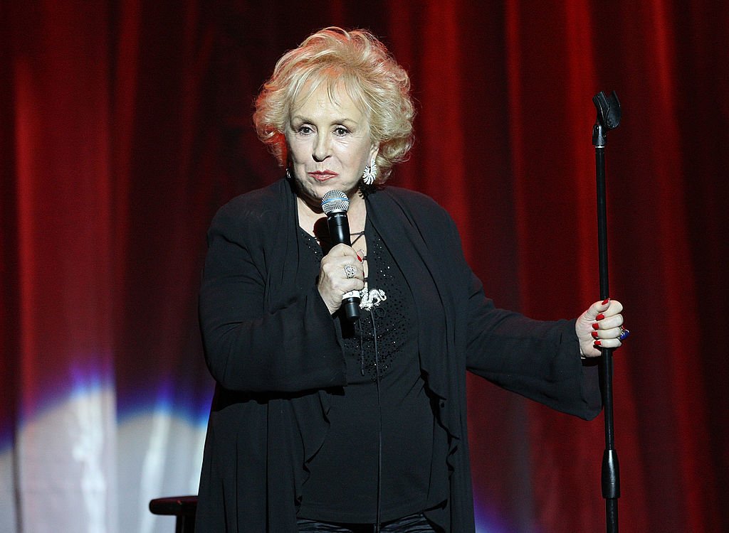 Actress Doris Roberts performs at the International Myeloma Foundation Second Annual Comedy Celebration at the Wilshire Ebell Theatre on November 15, 2008 | Photo: Getty Images