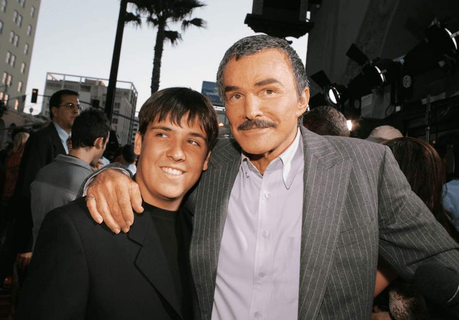Burt Reynolds und sein Sohn Quinton treffen bei Premiere von Paramount Pictures' "The Longest Yard" am Chinese Theater ein, 19.05.05 in Los Angeles. | Quelle: Getty Images