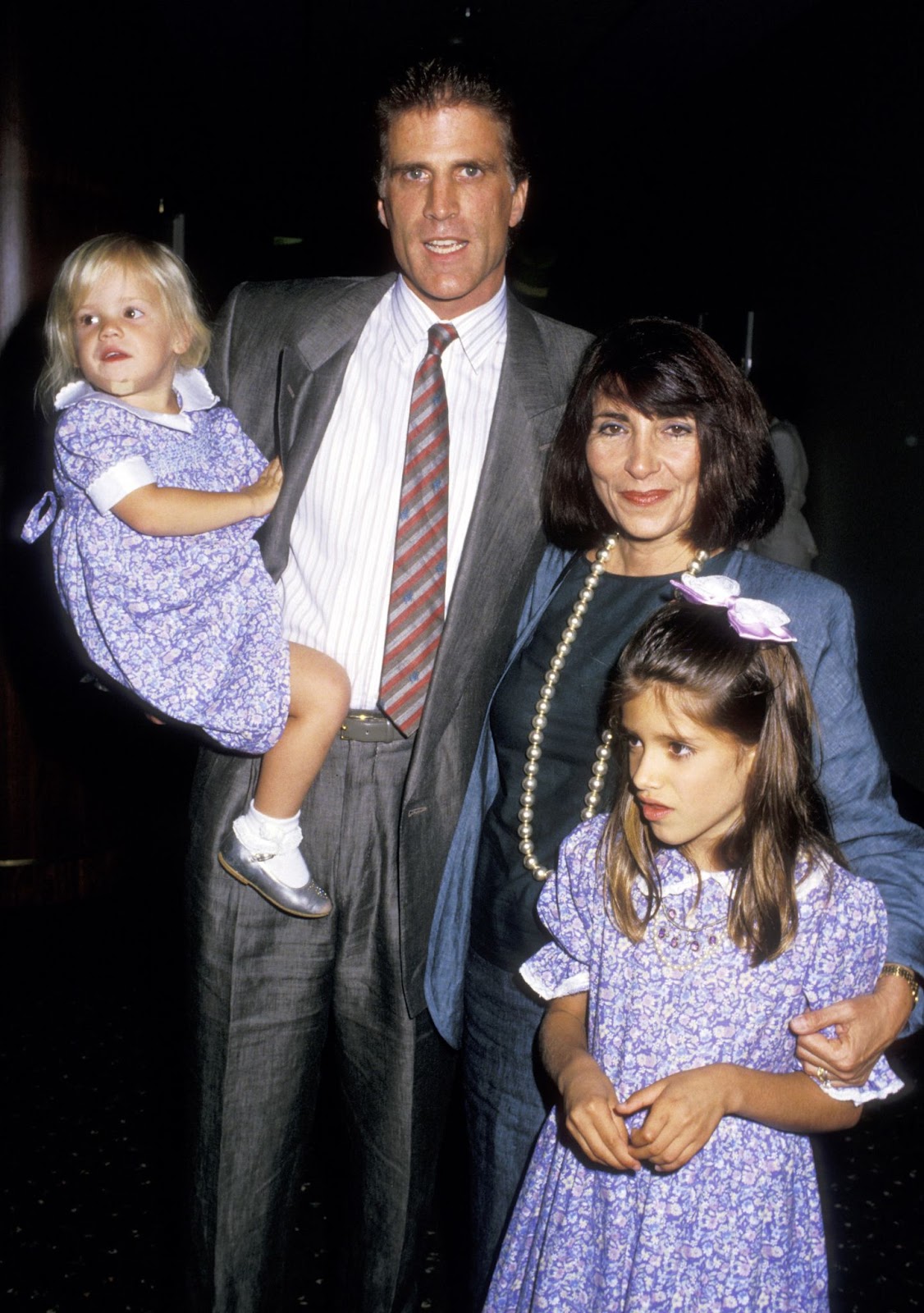 Ted Danson and Casey Coates with their daughters Alexis and Kate Danson at the National Conference of Christians and Jews in 1987. | Source: Getty Images