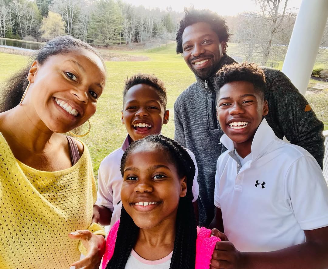 Sheinelle Jones, her husband, and kids take a lovely family photo, from a post dated April 17, 2022. | Source: Instagram/sheinelle_o