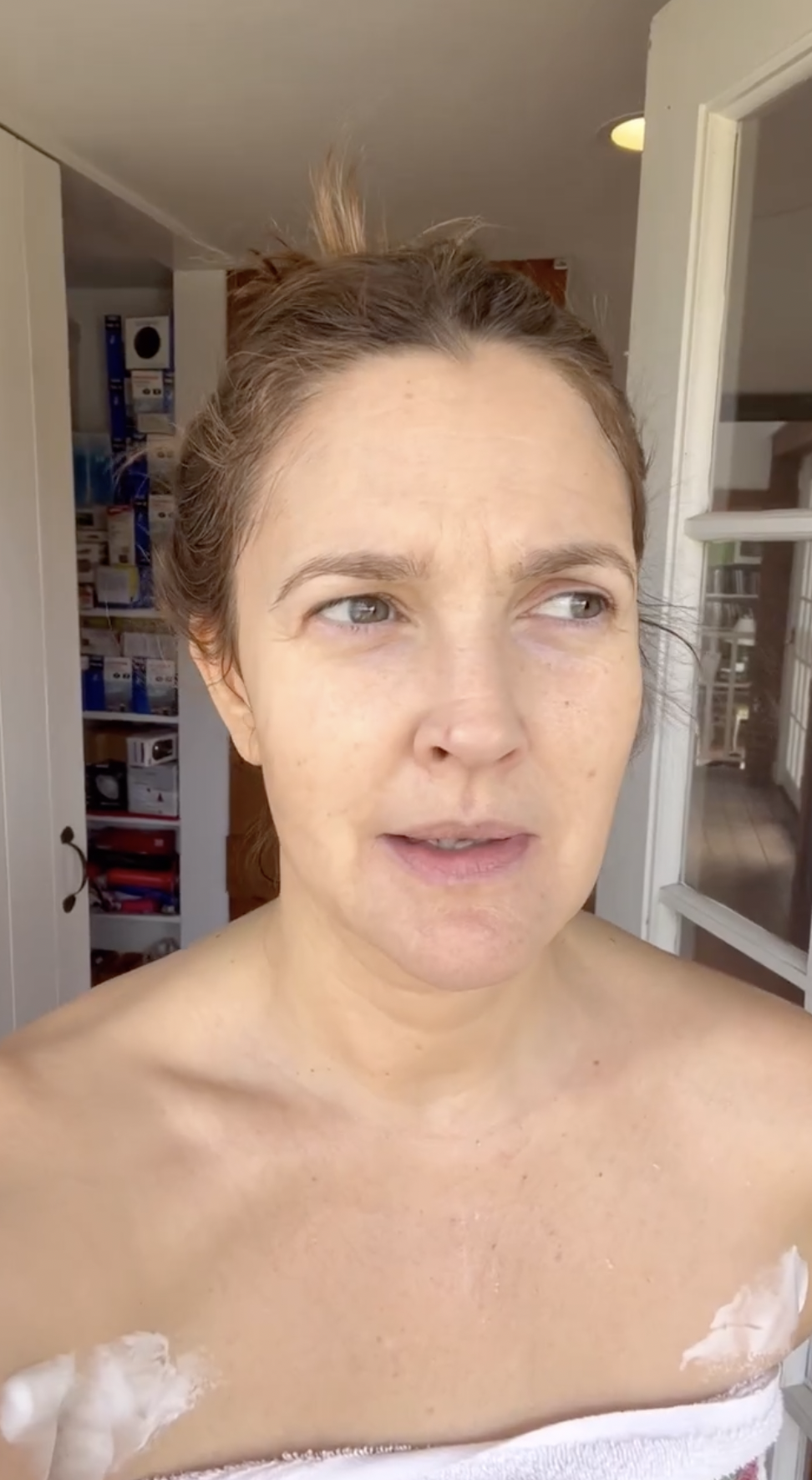 Drew Barrymore's bathroom from a post dated April 10, 2023. | Source: Instagram/drewbarrymore