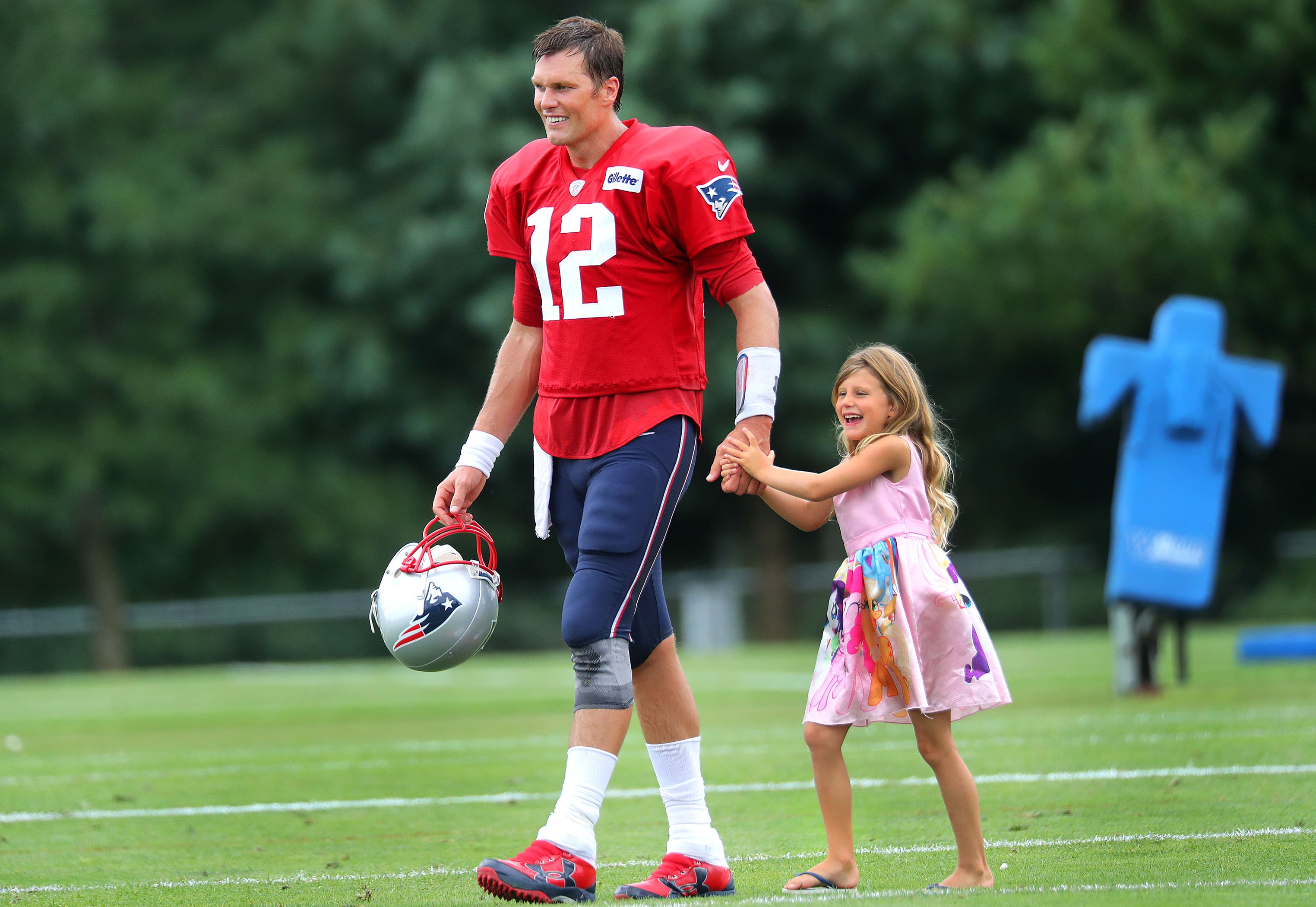 Tom Brady spends some time with his daughter, Vivian, 5, after Patriots training camp at the Gillette Stadium practice facility in Foxborough, MA, on August 1, 2018. | Source: Getty Images