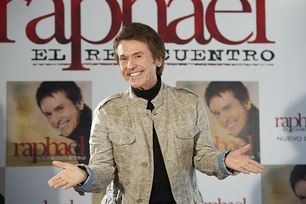 Raphael presenta su álbum "El Reencuentro" en el Hotel de las Letras el 17 de abril de 2012 en Madrid, España. | Foto: Getty Images Raphael presenta su álbum "El Reencuentro" en el Hotel de las Letras el 17 de abril de 2012 en Madrid, España. | Foto: Getty Images