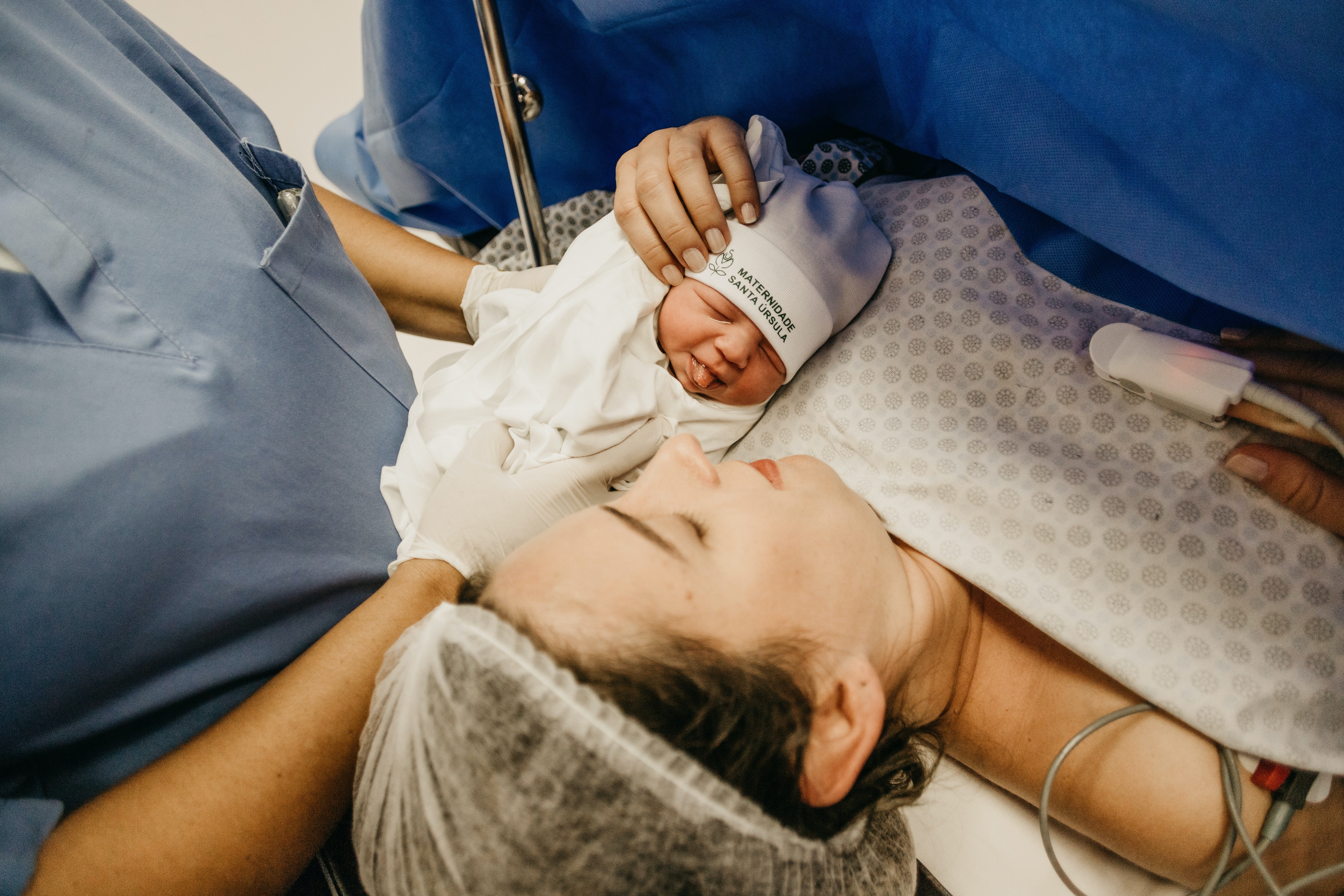 Woman with her newborn baby | Photo: Pexels