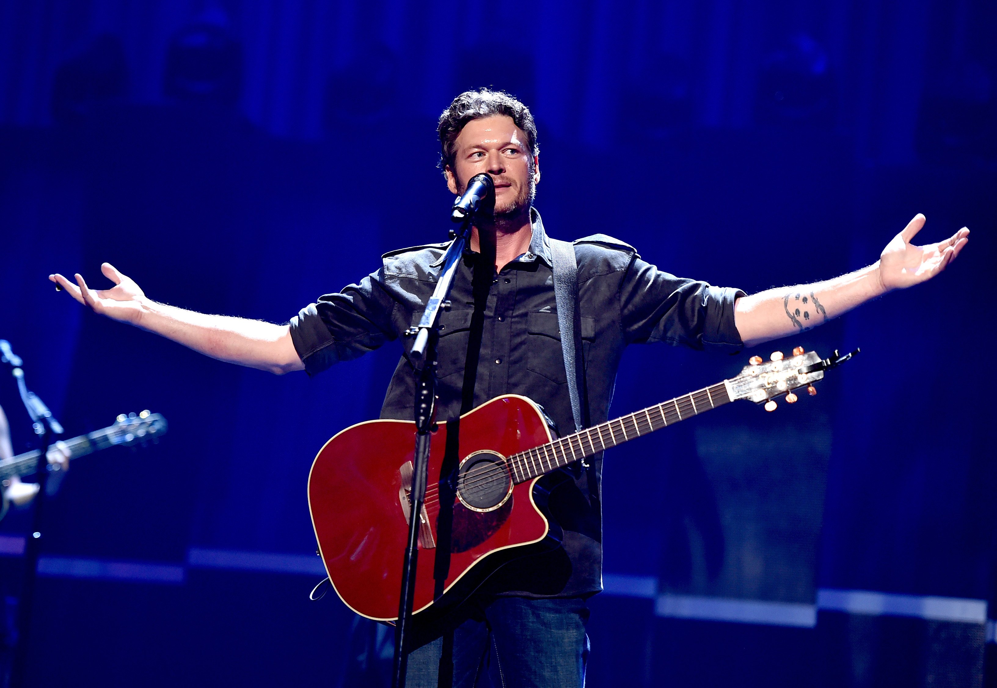 "Happy Anywhere" crooner Blake Shelton performs at the 2015 iHeartRadio Music Festival at MGM Grand Arena in Las Vegas. | Photo: Getty Images