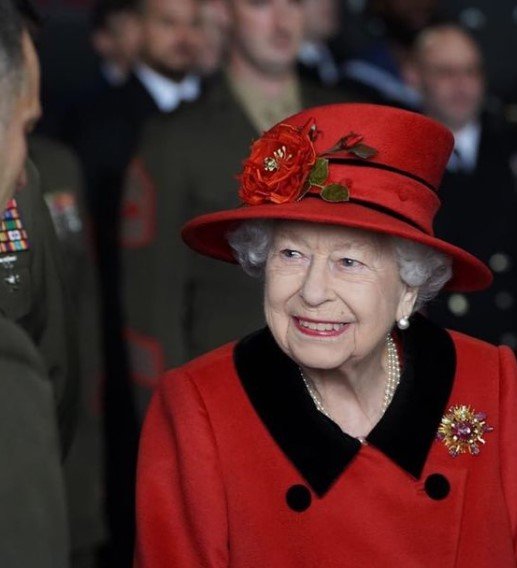 Königin Elisabeth besucht im Mai 2021 die HMS Queen Elizabeth. I Quelle: instagram.com/theroyalfamily