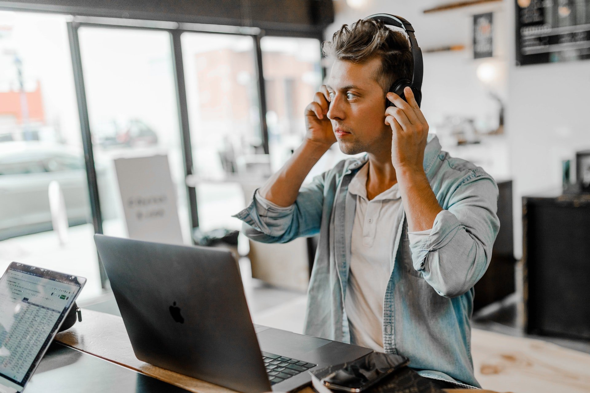 OP got a high-paying job after graduating. | Source: Unsplash