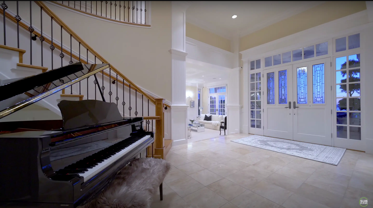 Michael Bublé's former Vancouver home posted on January 4, 2019 | Source: YouTube/360hometours.ca