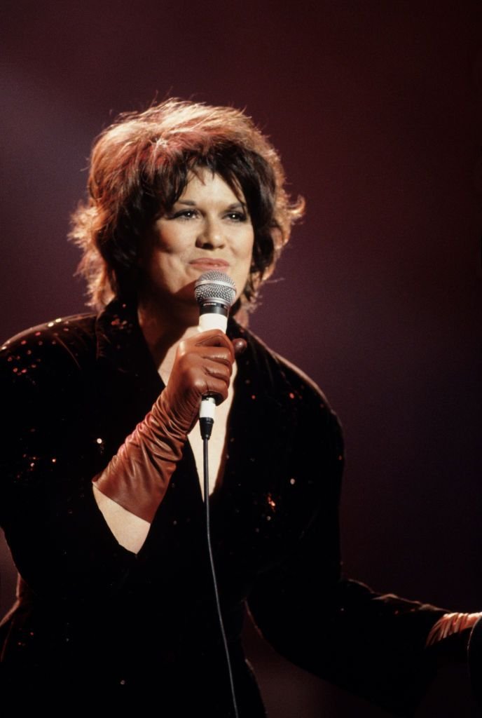 Country star KT Oslin performing at Farm Aid in Indianapolis, Indiana in April 1990 | Source: Getty Images