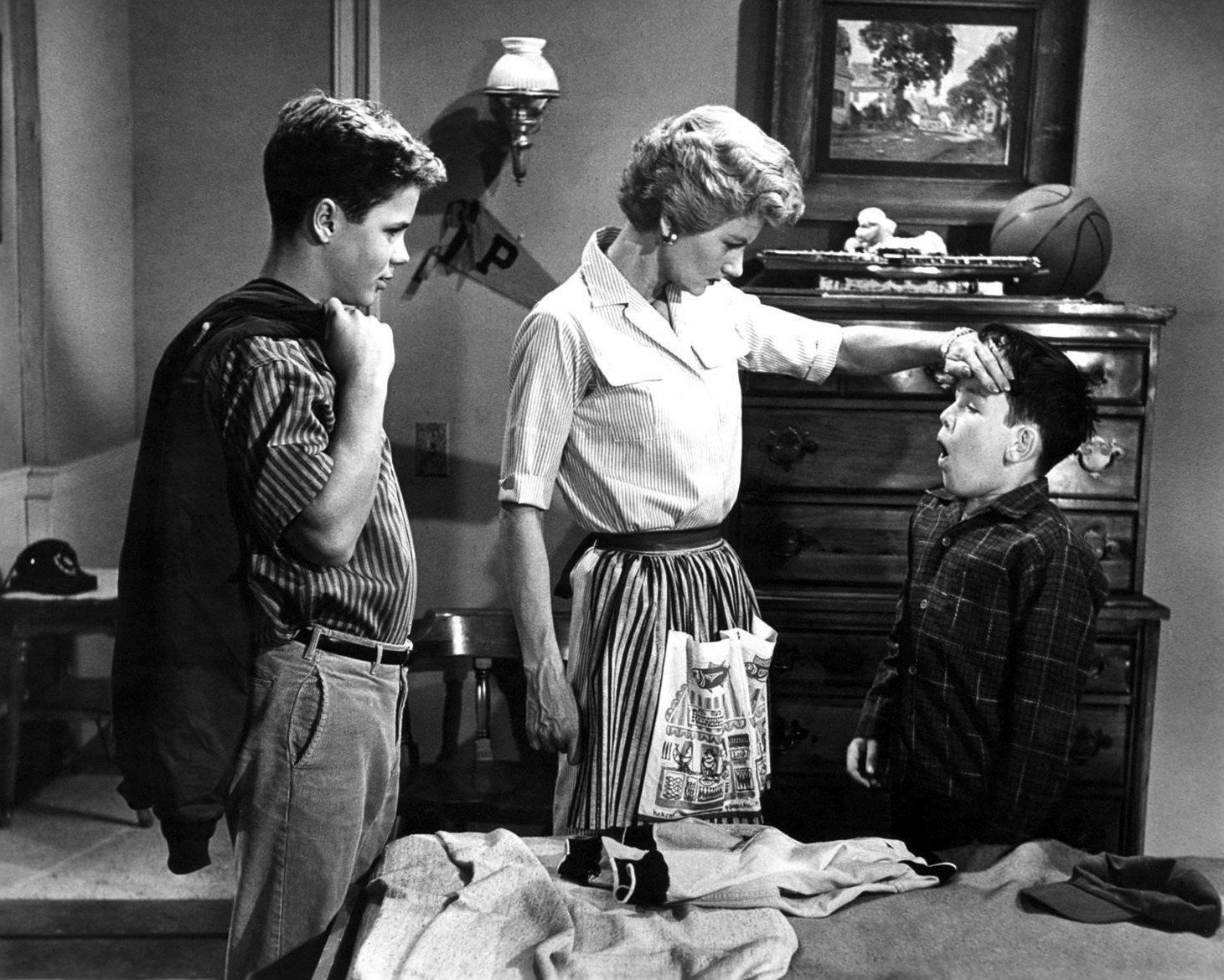 Tony Dow, Barbara Billingsley and Jerry Mathers in a scene from "Leave it to Beaver." | Source: Wikimedia Commons