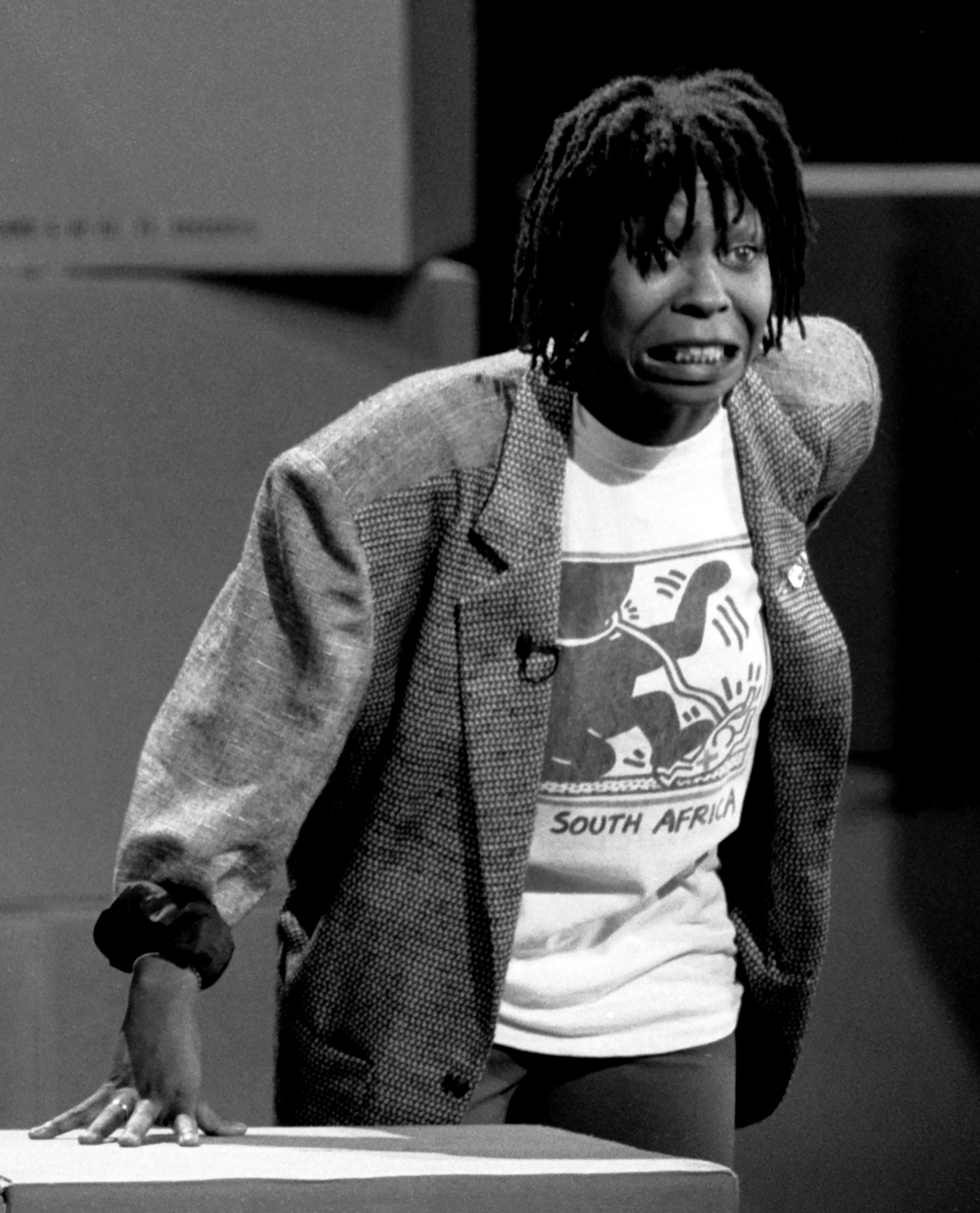 Whoopi Goldberg during the "Comic Relief" fundraising concert on March 29, 1986 | Source: Getty Images