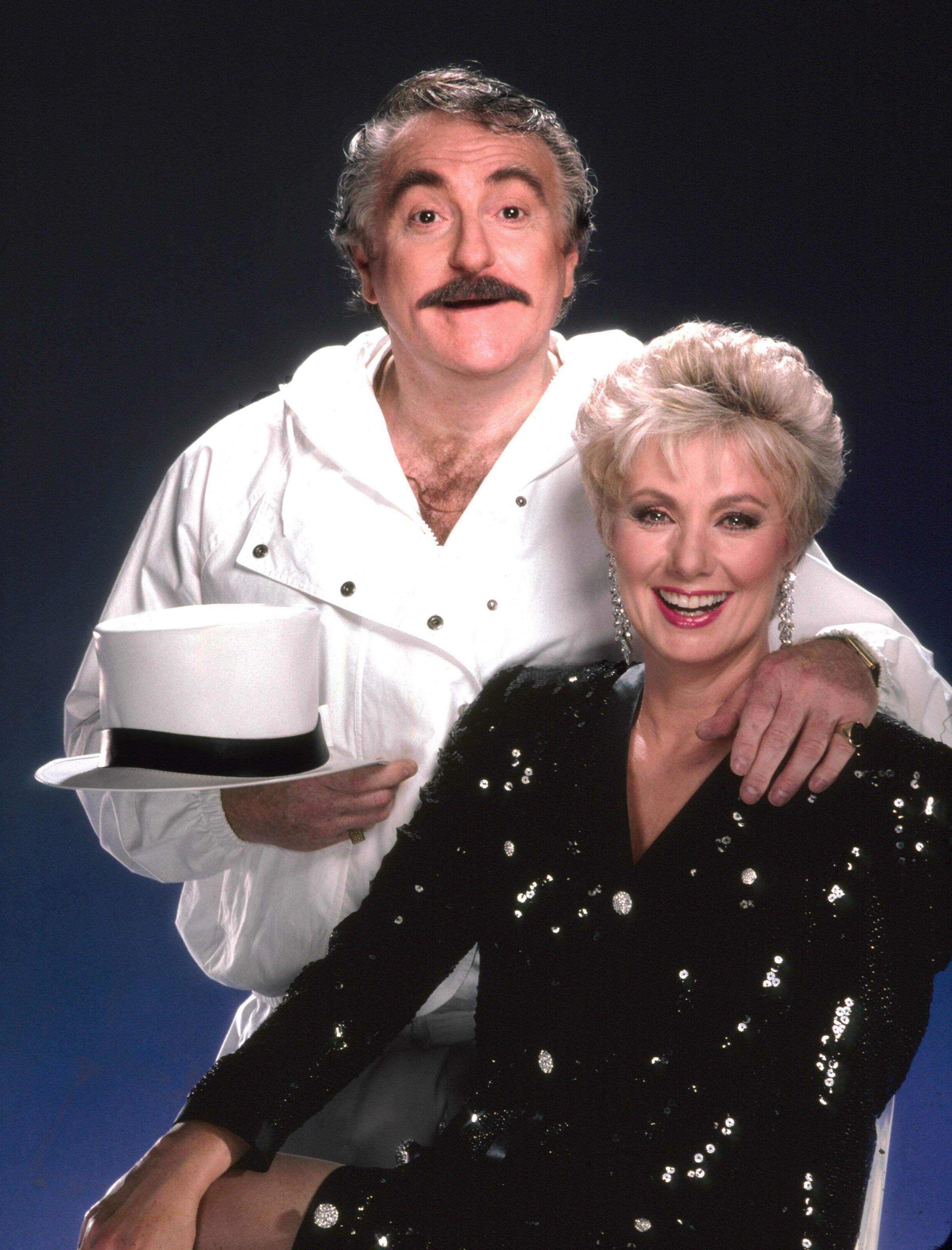 Marty Ingels posing for a portrait with Shirley Jones in 1986, in Los Angeles, California. | Source: Harry Langdon/Getty Images