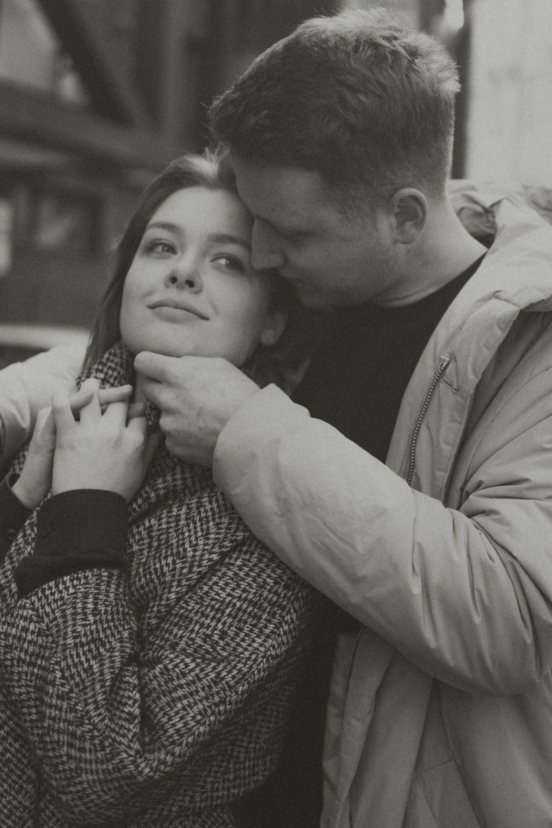 A grayscale photo of a couple | Source: Pexels