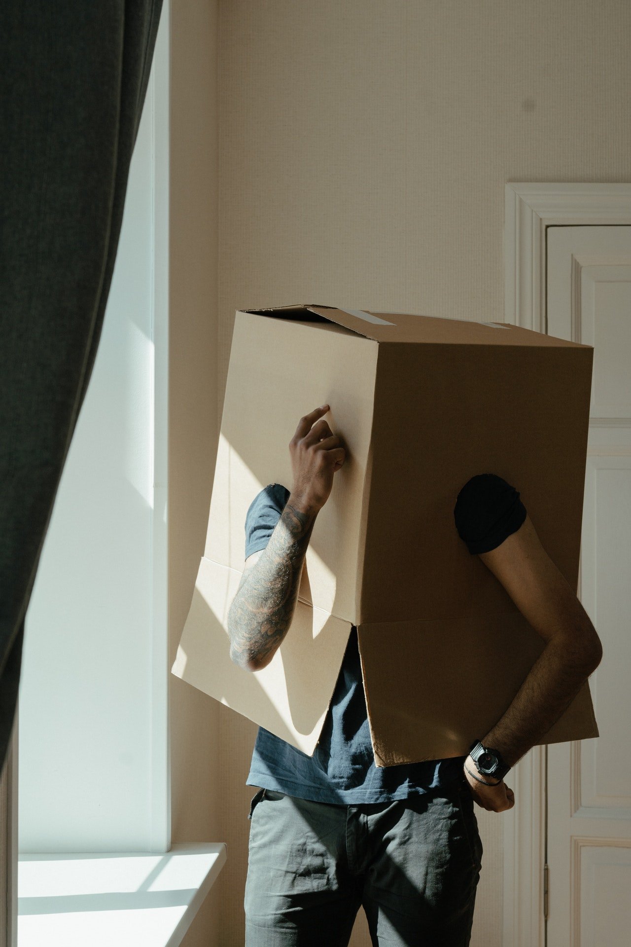 Tom a suggéré de jouer aux charades, et ils se sont amusés. | Source : Pexels