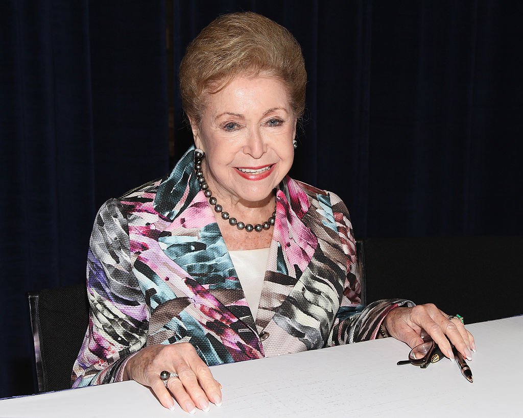 Mary Higgins Clark assiste à la Book Expo America 2013 le premier jour au Jacob Javits Center le 30 mai 2013 à New York. | Photo : Getty Images Mary Higgins Clark assiste à la Book Expo America 2013 le premier jour au Jacob Javits Center le 30 mai 2013 à New York. | Photo : Getty Images