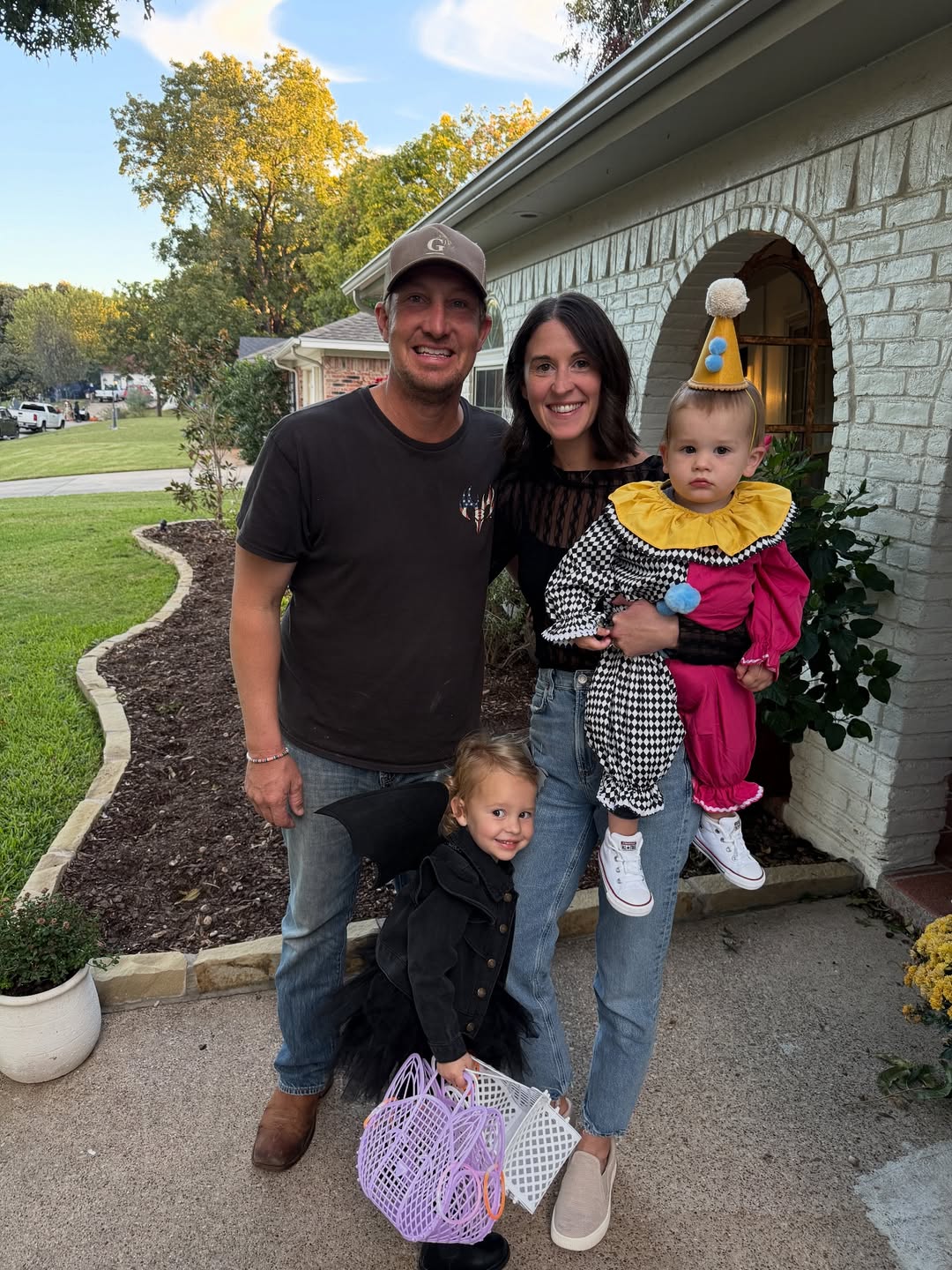 Brian and Kelly seen with their kids, Lily and Henry, dated November 2, 2025 | Source: Instagram/hillside_farmhouse