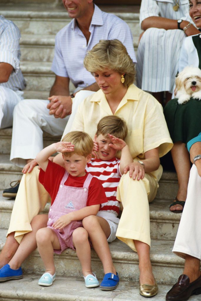 Princess Diana on holiday with her sons Prince Willaim and Harry, and the Spanish royals at Marivent Palace, Majorca in August 1987 | Photo: Getty Images