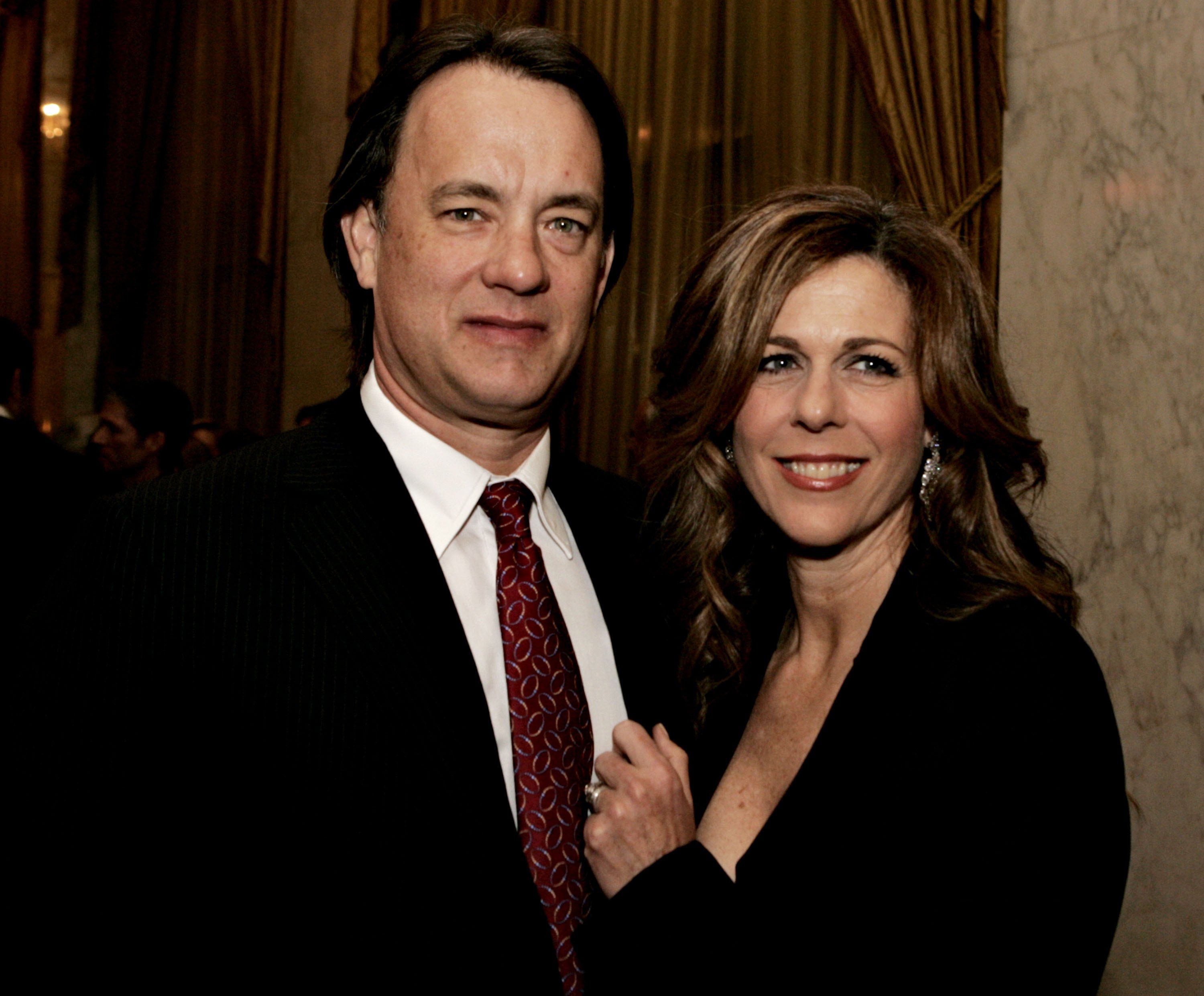 Tom Hanks and Rita Wilson spoke during the EIF's Women's Cancer Research Fund honoring Melissa Etheridge on March 1, 2006 in Beverly Hills, California | Photo: Getty Images