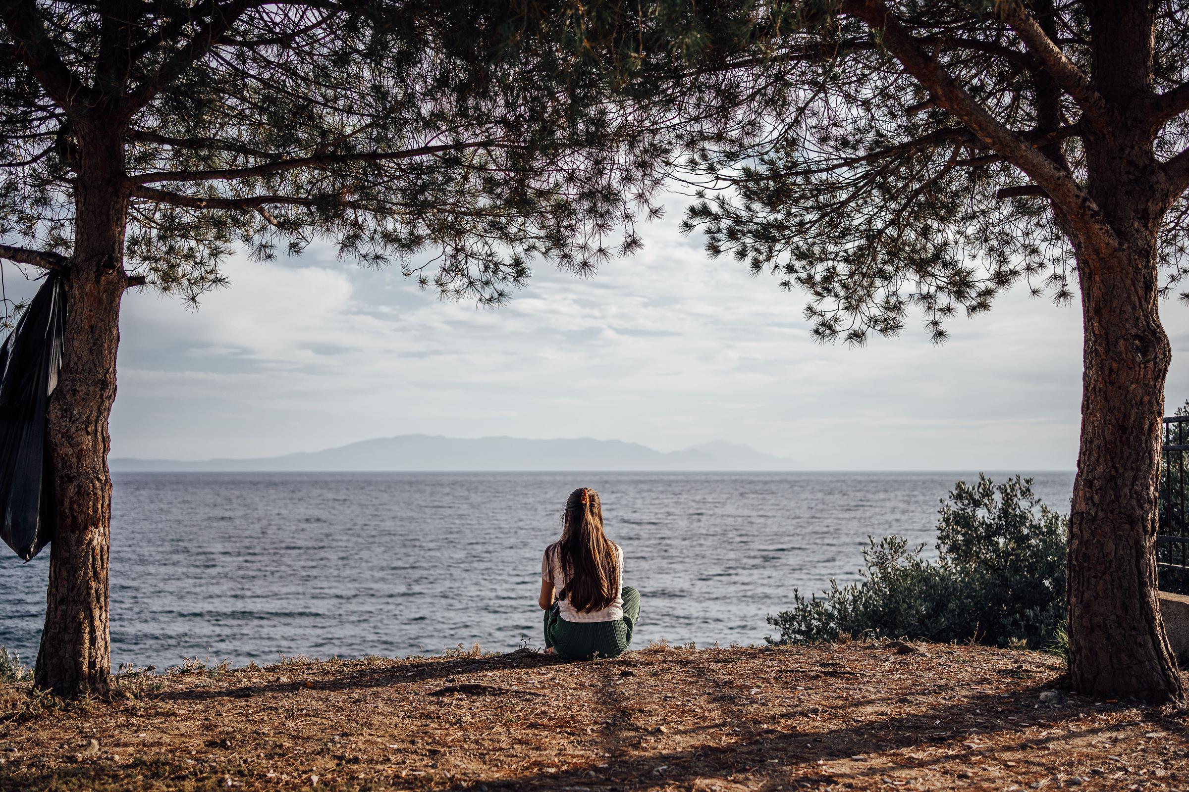 A woman watching the sea | Source: Pexels