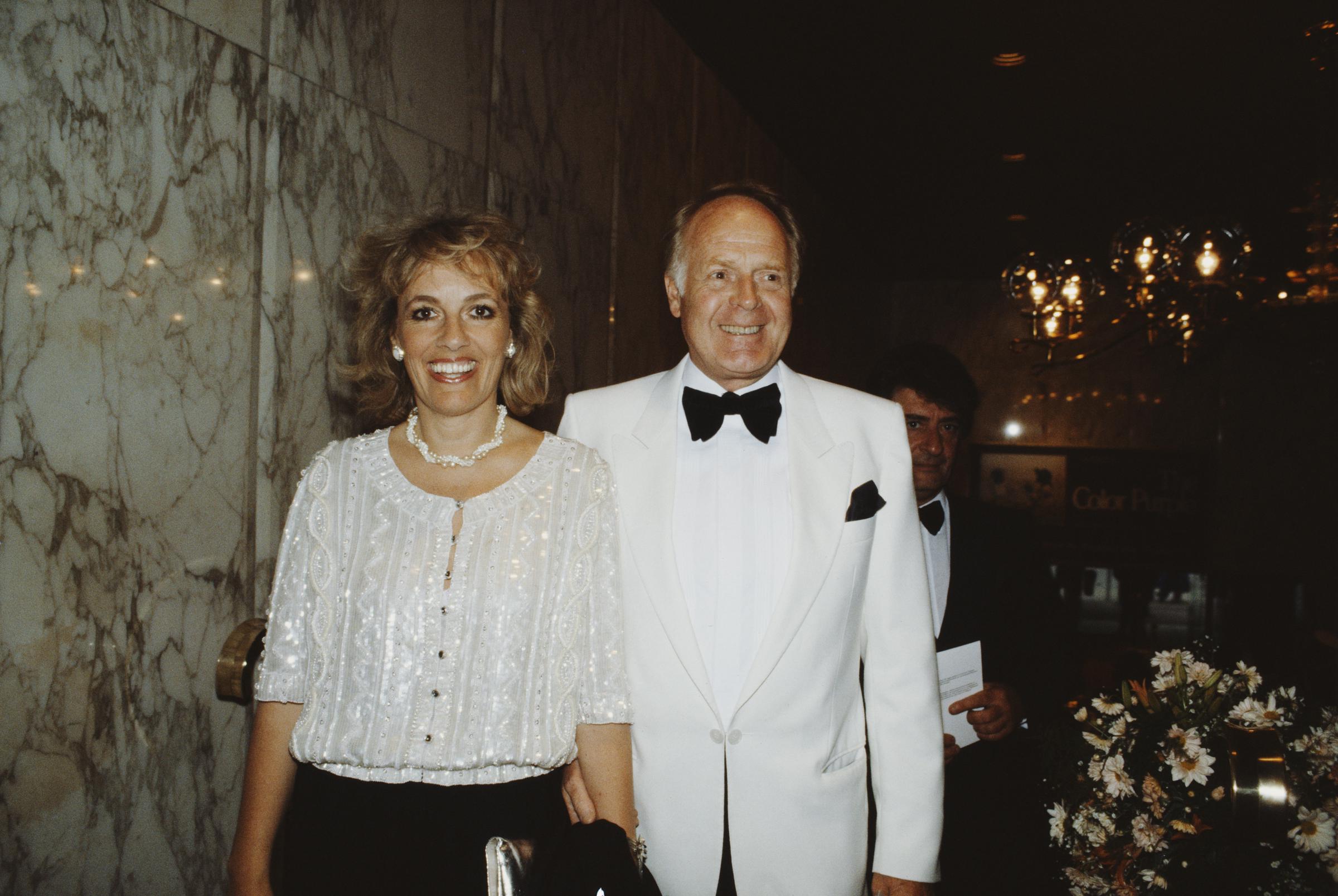 Dame Esther Rantzen and Desmond Wilcox at the premiere of "The Color Purple" on July 10, 1986, in London, England. | Source: Getty Images