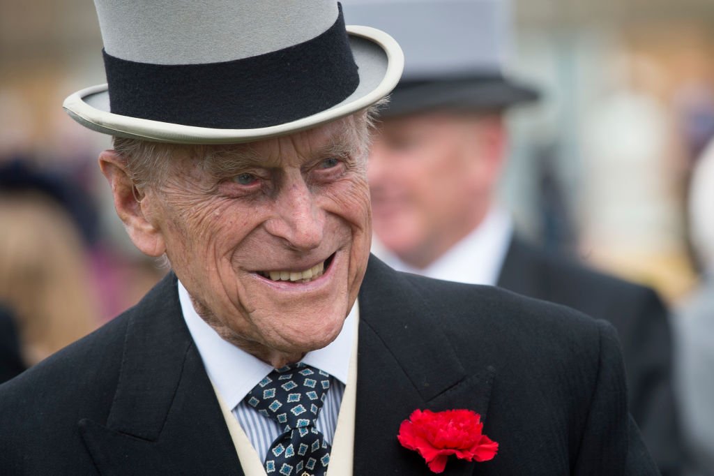 Prince Phillip, Duke of Edinburgh offers a smile while talking to guests during a garden party at Buckingham Palace on May 16, 2017 in London, England | Photo: Getty Images