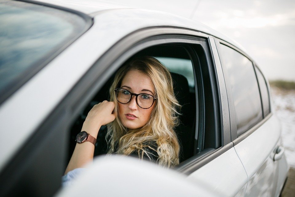 A woman driving her husband's car. | Photo: pixabay.com