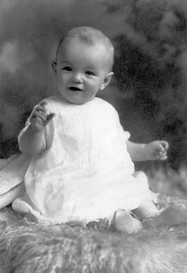 Norma Jean Baker as an infant in 1927 | Source: Wikimedia