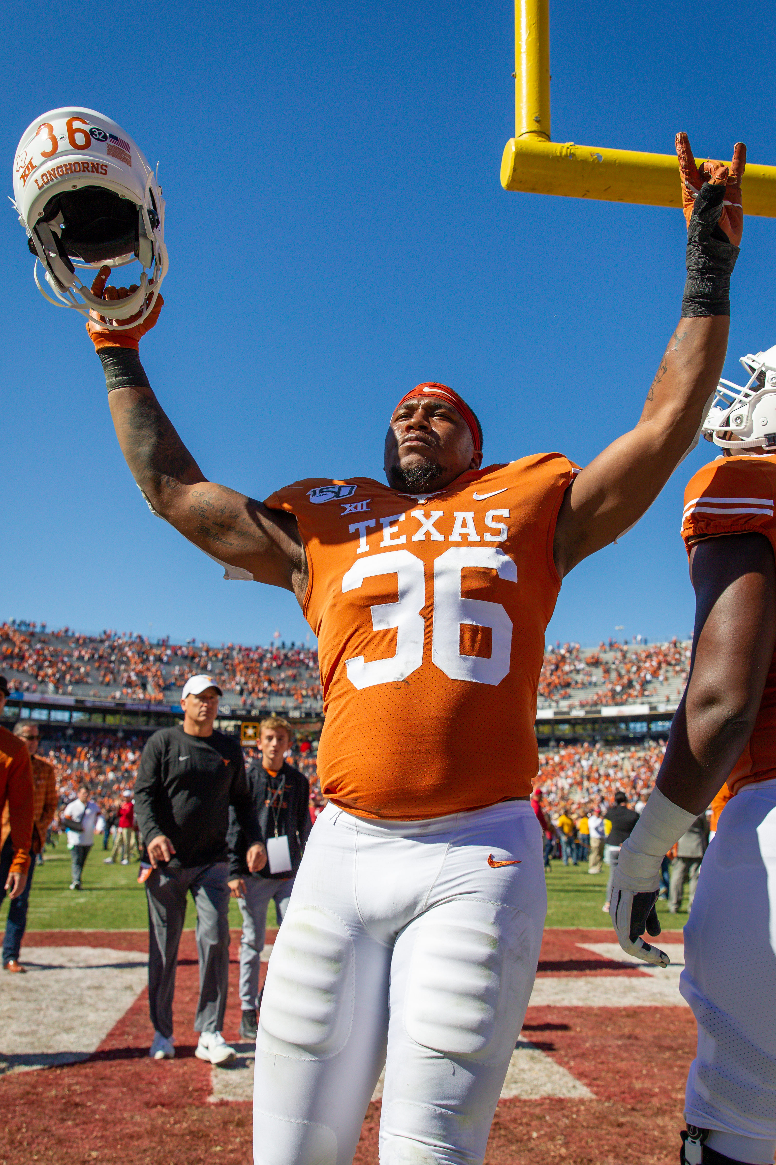 Jacoby Jones waves to the fans after the Big 12 Red River Showdown game in Dallas, Texas on October 12, 2019 | Source: Getty Images