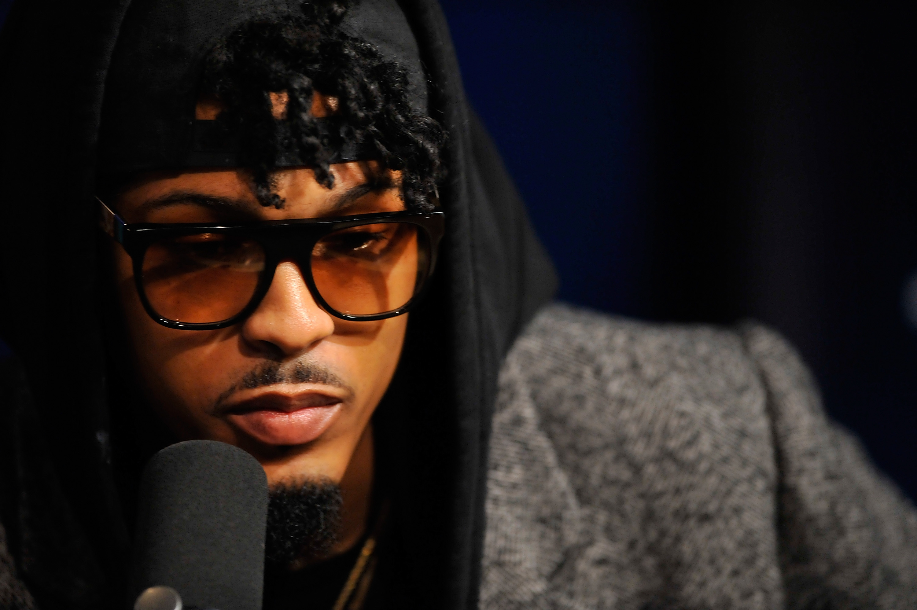 August Alsina is interviewed by DJ Chris Styles during SiriusXM Studios The Heat at SiriusXM Studio on December 14, 2015, in Washington, DC. | Source: Getty Images