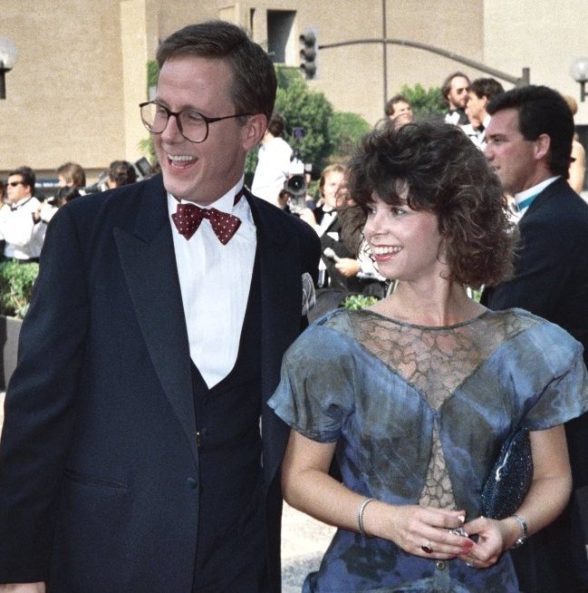Harry Anderson and a guest at the 1987 Emmy Awards. | Photo: flickr.com/Alan Light