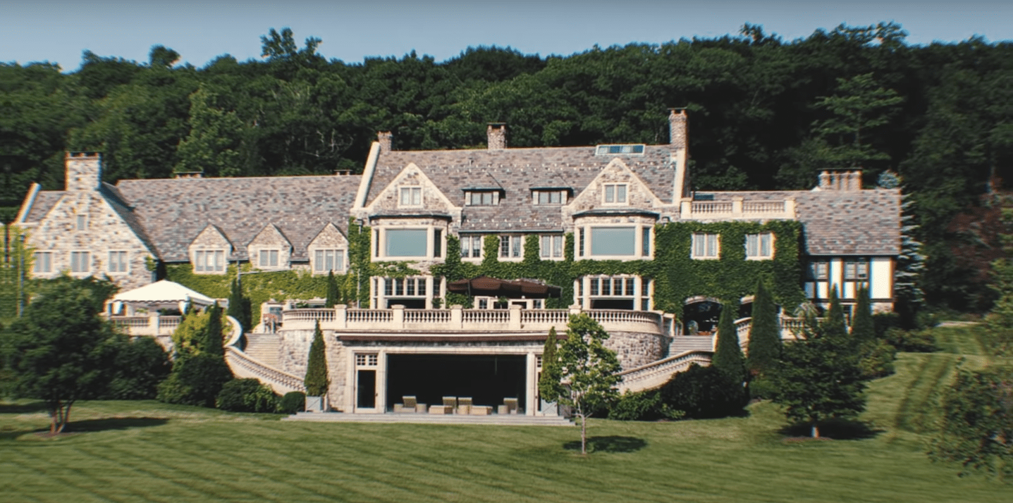Liam Neeson and Natasha Richardson's colonial-style mansion situation in Dutchess County, New York. / Source: YouTube/@The Richest