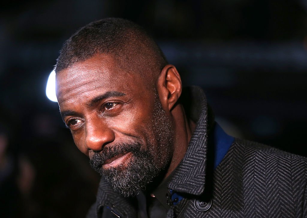 Idris Elba asiste al estreno de "100 Streets", el 8 de noviembre de 2016. | Foto: Getty Images