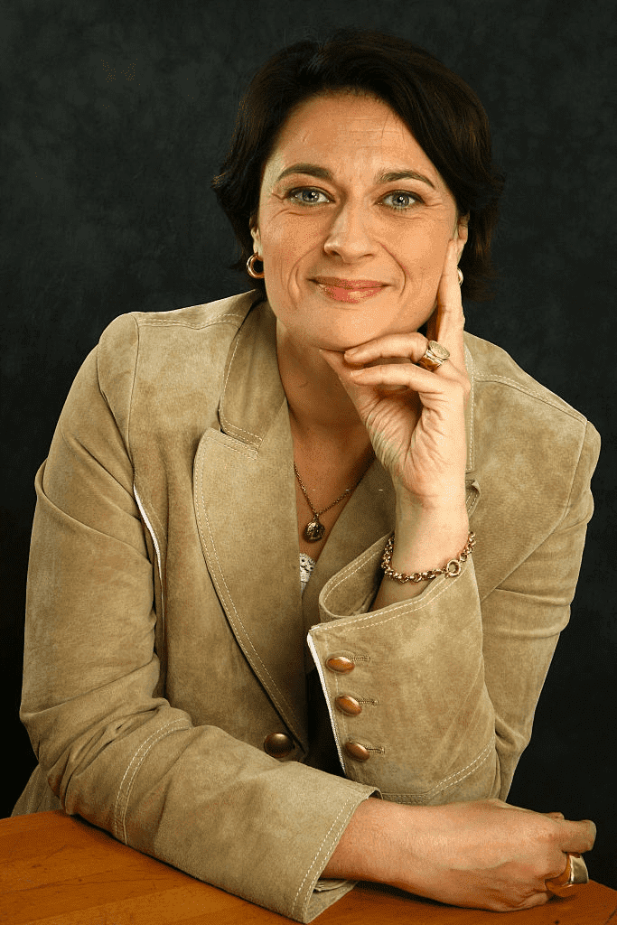 Sonia Dubois sur le plateau de l'émission "Les Grands du Rire". | Photo : Getty Images