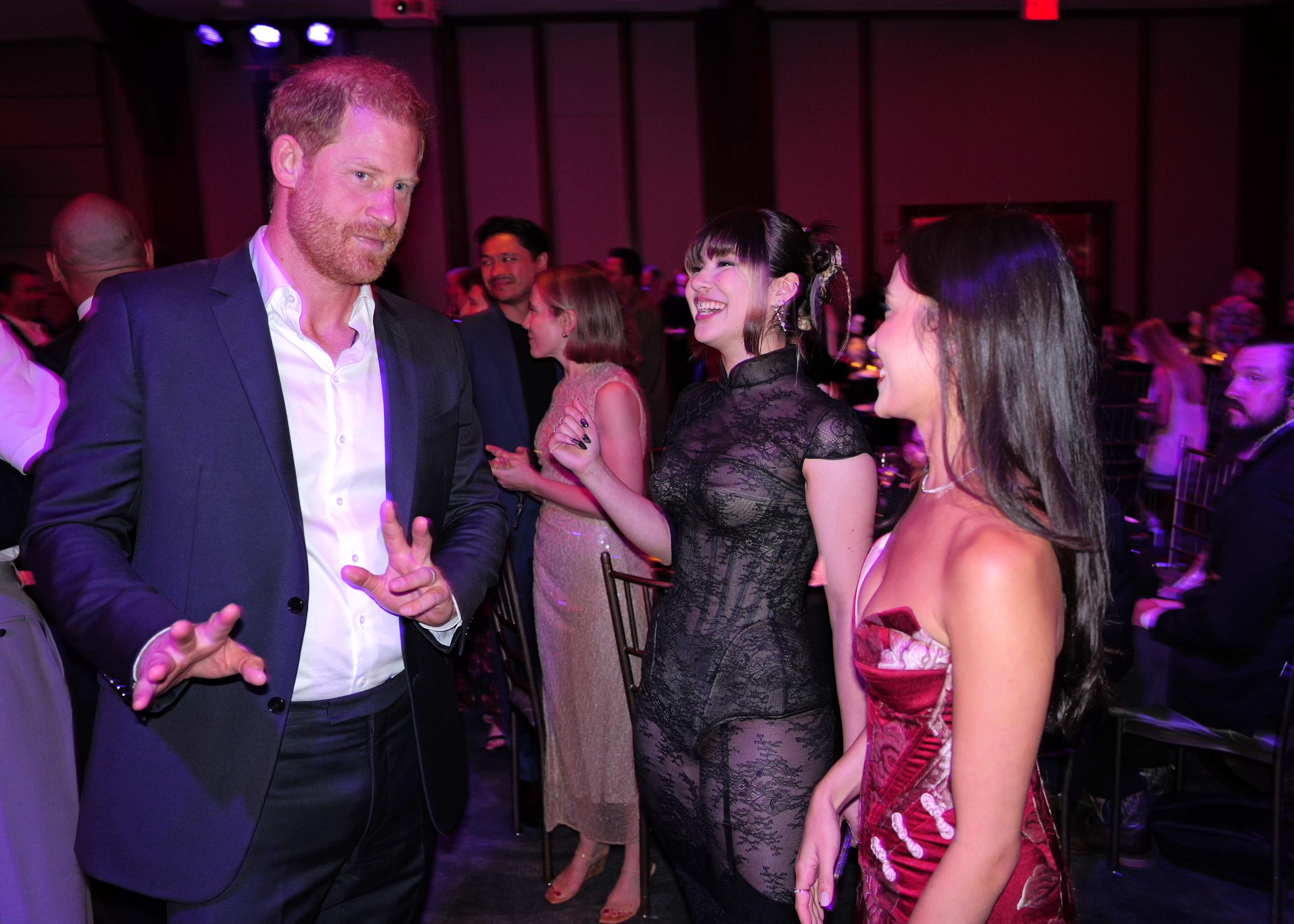 The gala brought together athletes and advocates from across the sports world to celebrate leadership and achievement beyond competition. Harry spent time with fellow guests before taking the stage to speak about the growth of the Invictus Games movement. | Source: Getty Images
