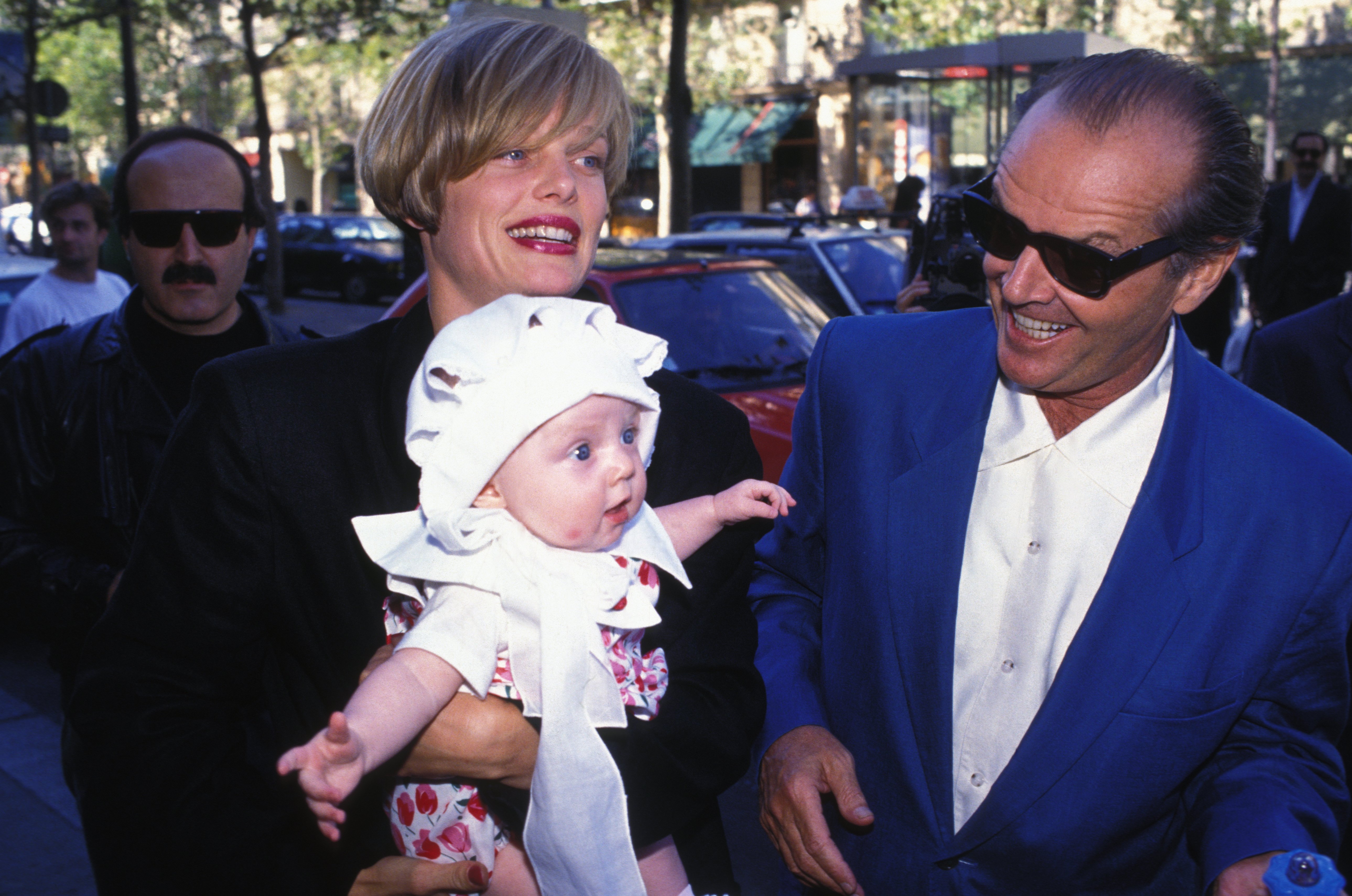 Jack Nicholson with Rebecca Broussard and their daughter Lorraine in Paris in July 1994, in France | Source: Getty Images