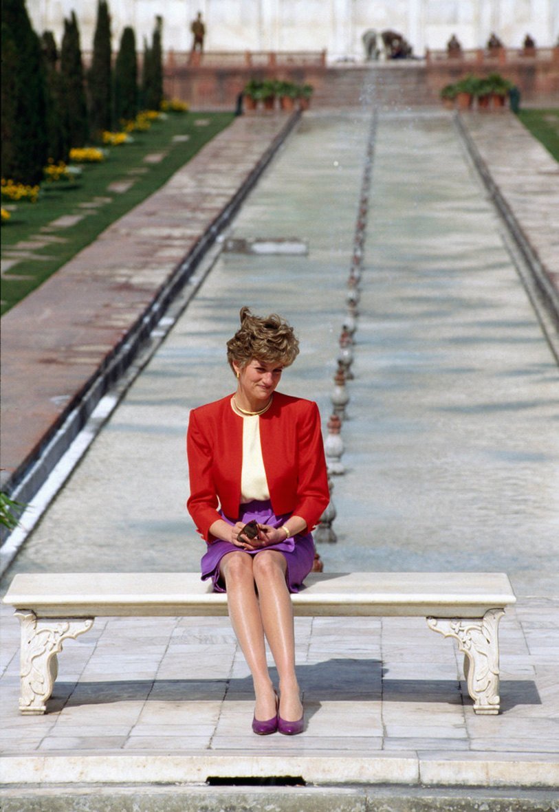 Diana Princess sits in front of the Taj Mahal during a visit to India in February 1992. | Source: Getty Images.