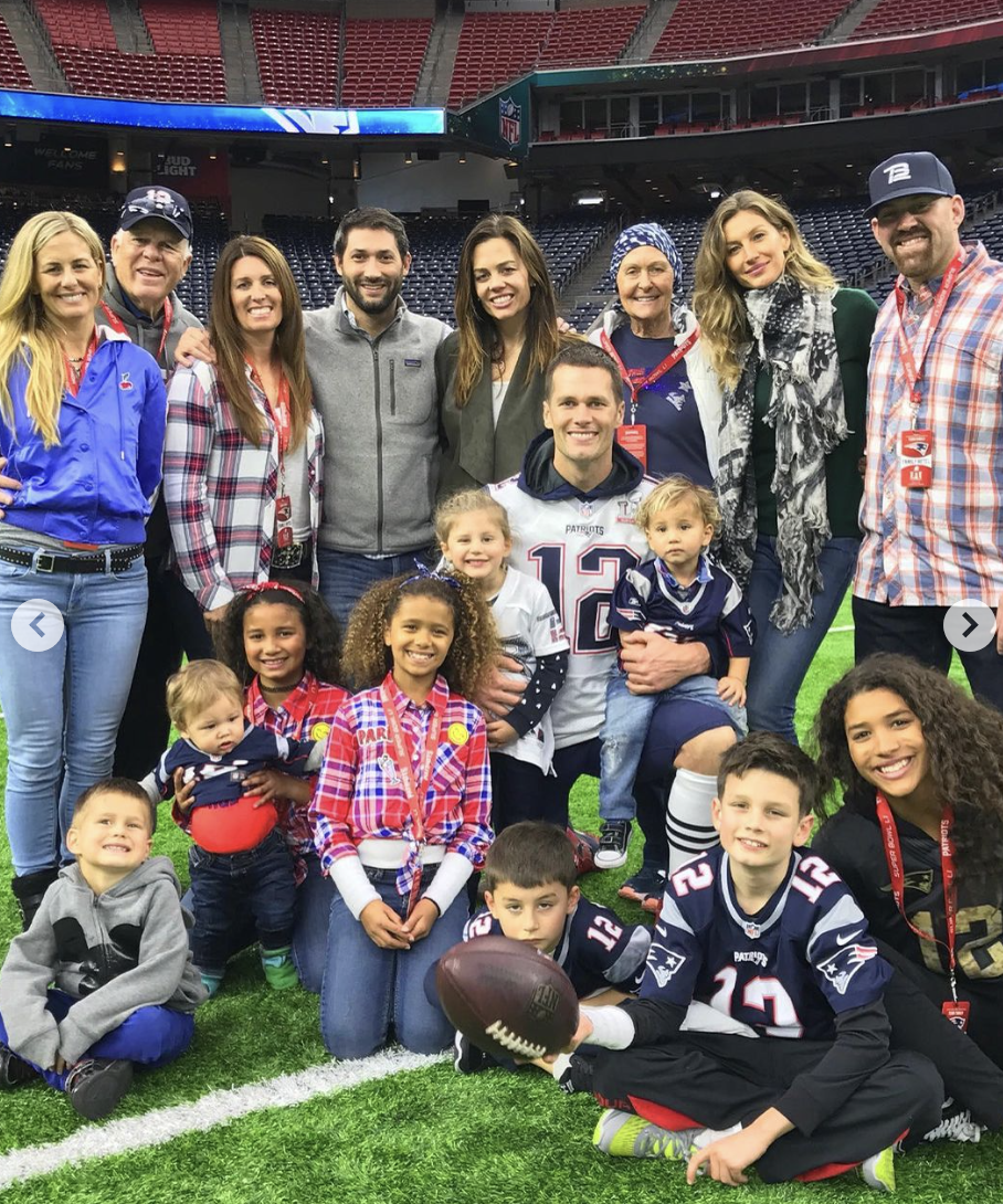 Tom Brady with his children, wife, teammates and their children | Source: instagram.com/tombrady/