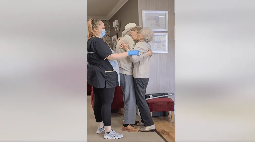 Mary et Gordon réunis à la maison de soins Baily House | Source : Facebook/Baily House Care Home