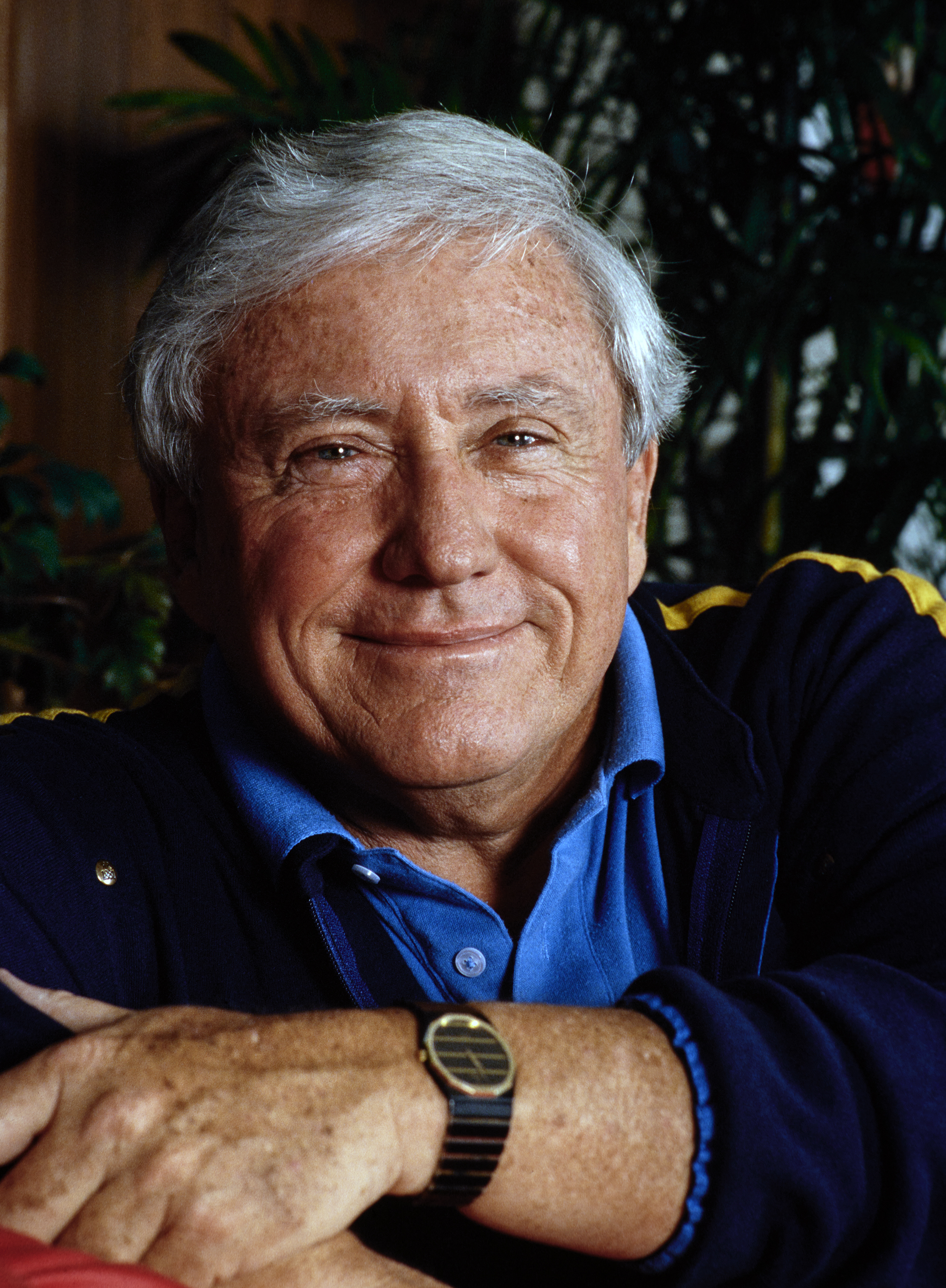Merv Griffin posing for a portrait in Los Angeles 1985 | Source: Getty Images