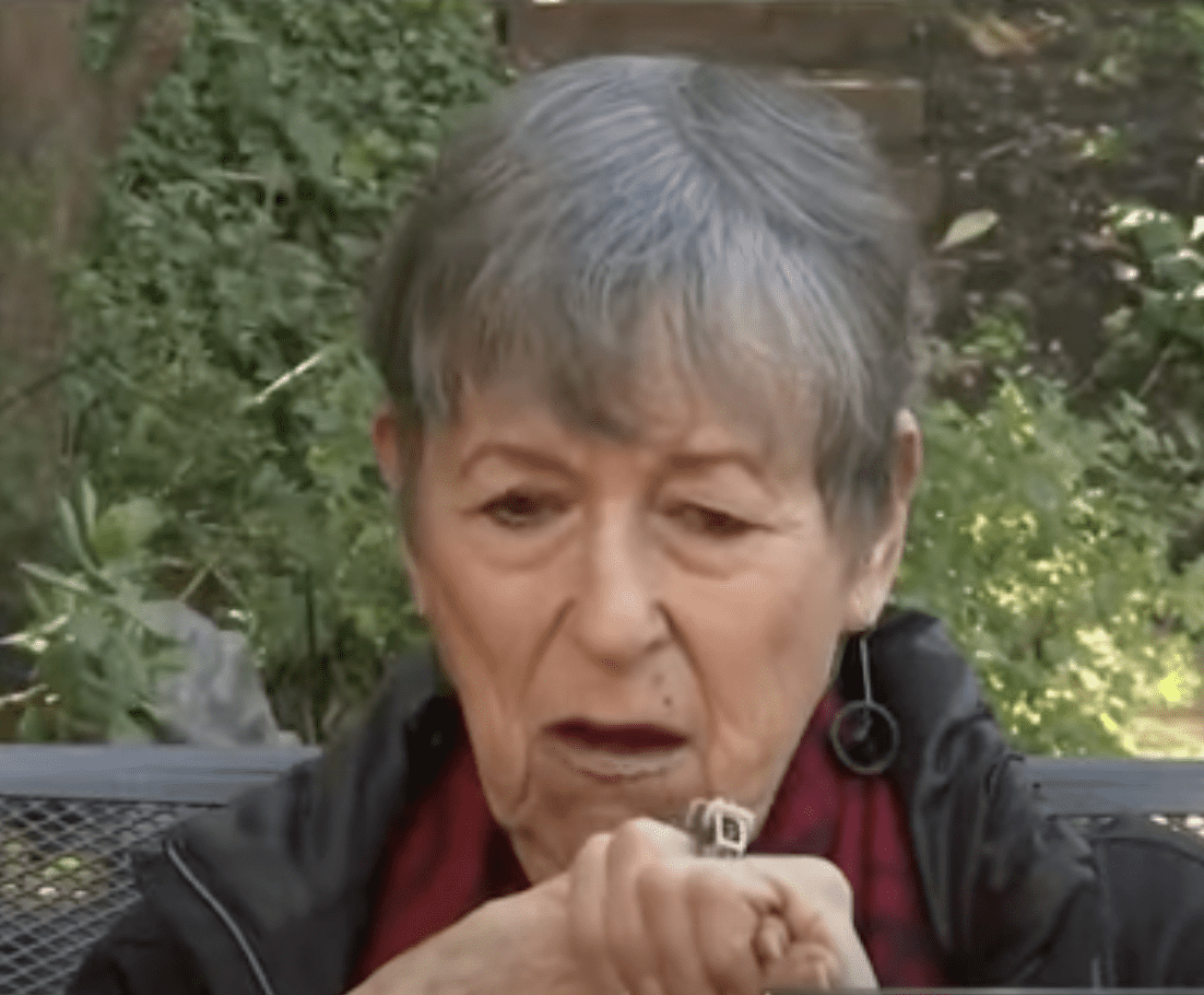 80-year-old woman narrating how a homeless man found and returned her missing wallet. |  Photo: youtube.com/NBC Bay Area  